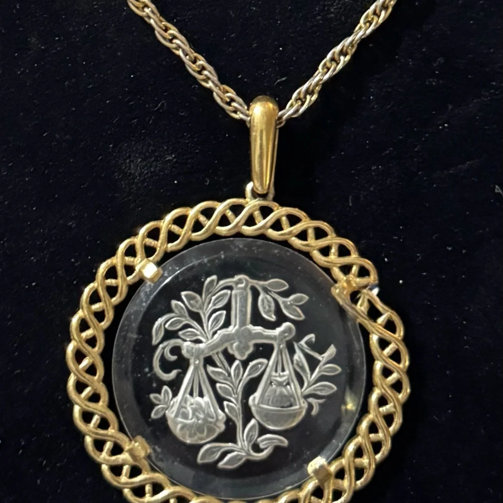 Vintage Trifari Libra Zodiac Pendant Necklace - Picture 4 of 4